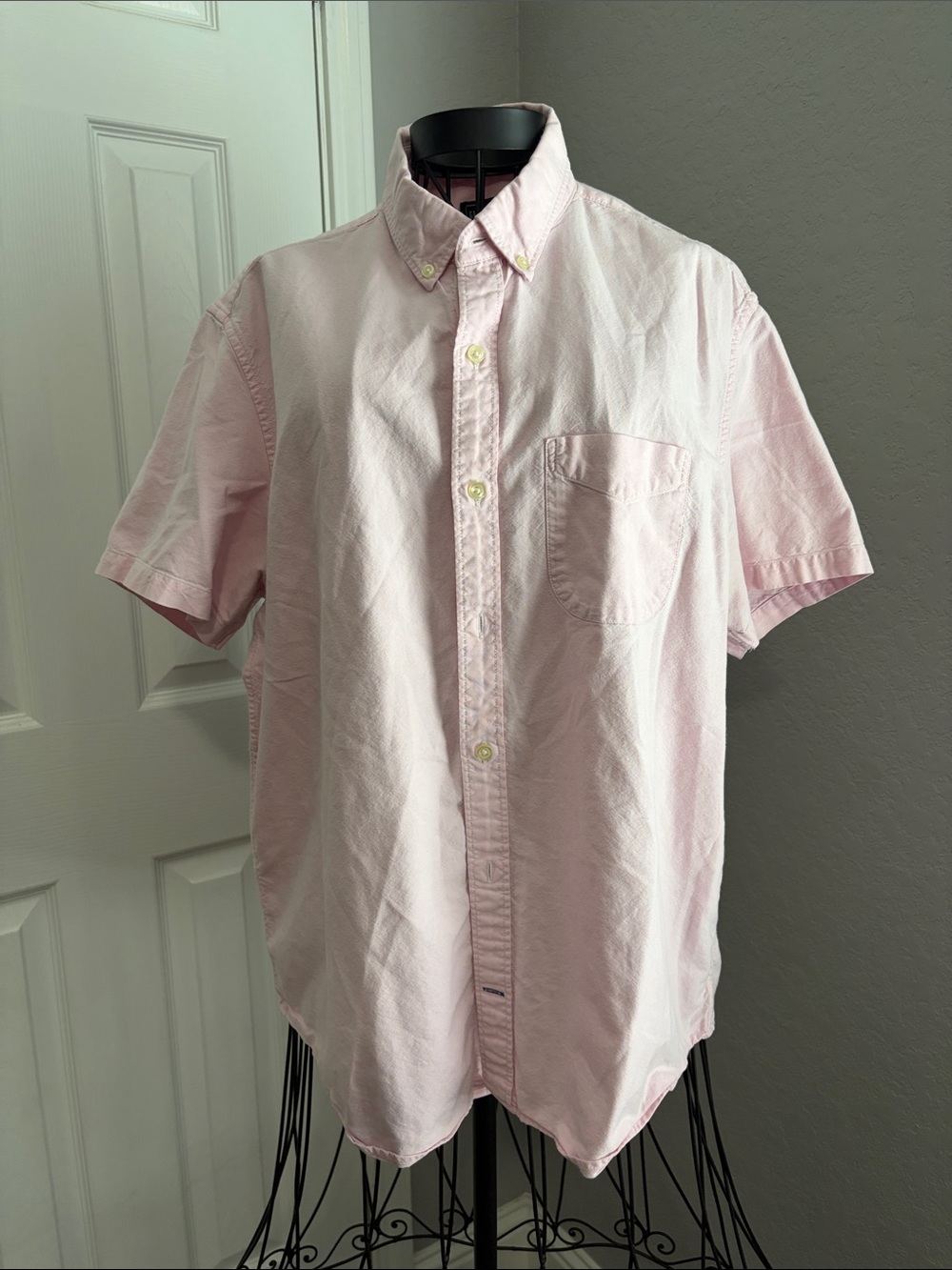 GAP Light Pink Short-Sleeve Button-Down Shirt